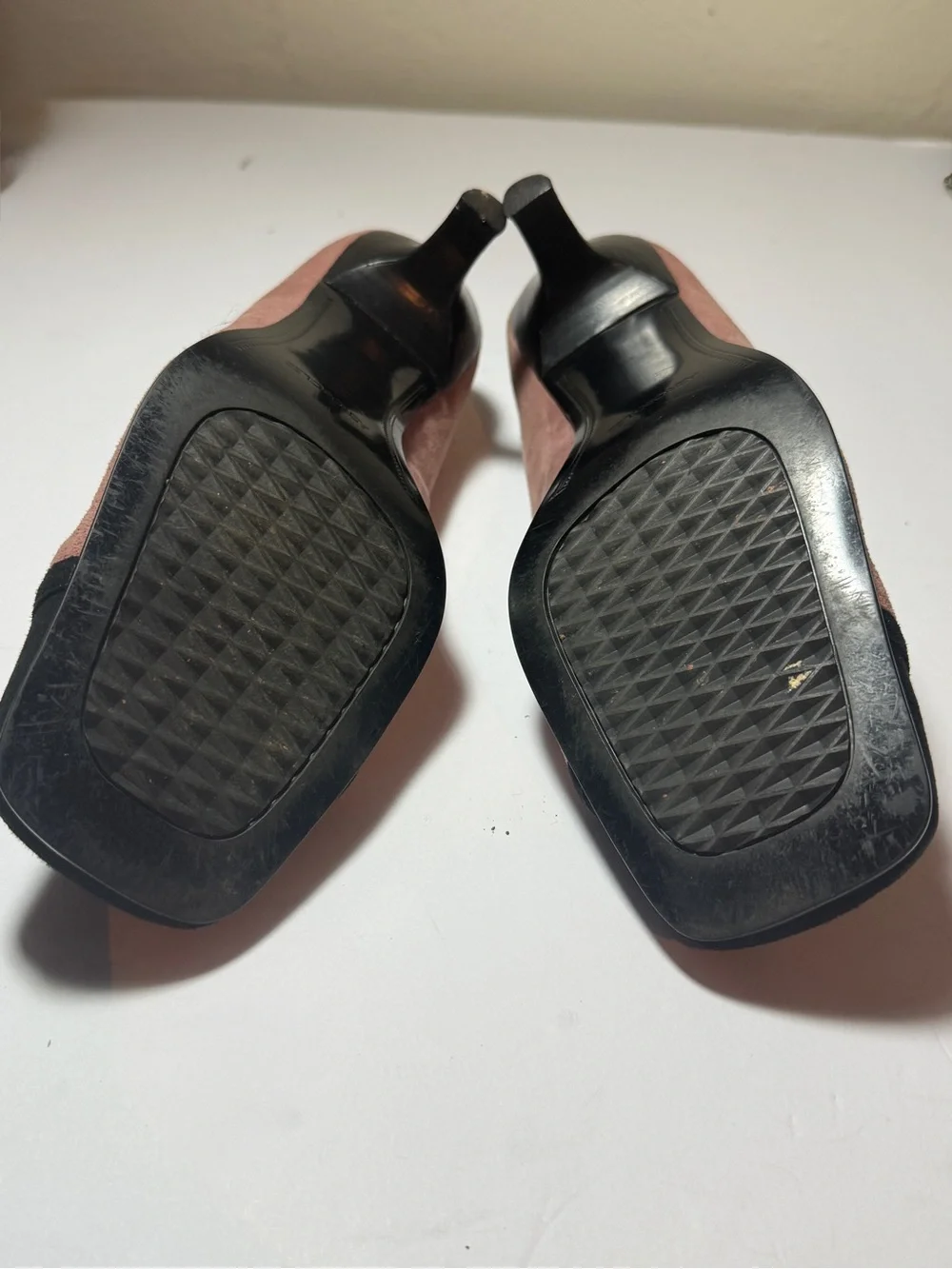 EUC Aerosoles “Suit n Tie” Pink/Black Suede Heels Size 11M